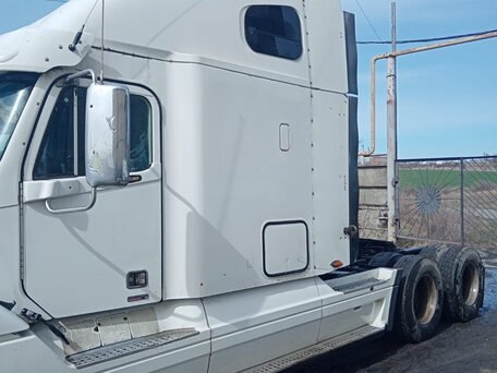 2008 Freightliner Columbia, белый, 1500000 рублей, вид 4