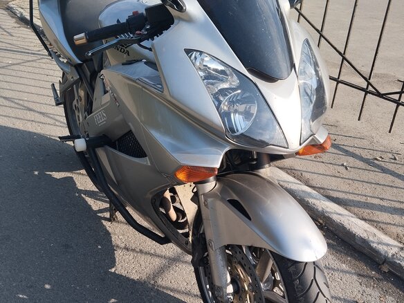 2004 Honda VFR 800, серебристый, 399000 рублей - вид 5