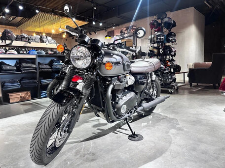 2024 Triumph Bonneville T120, серый, 1790000 рублей, вид 2