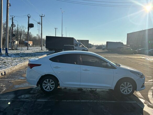 2018 Hyundai Solaris II, белый, 1000000 рублей - вид 6