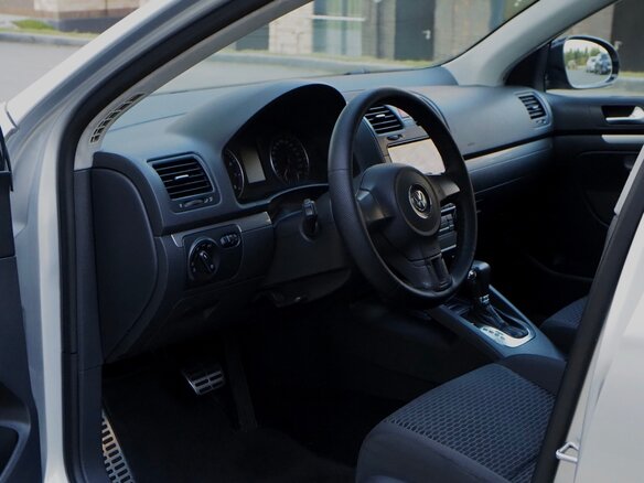 2010 Volkswagen Jetta V, серебристый, 685000 рублей - вид 10