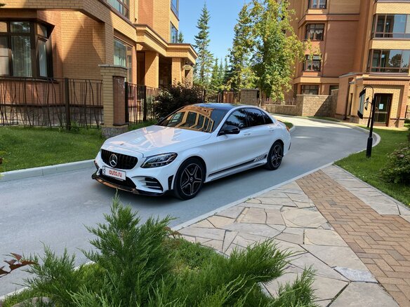 2018 Mercedes-Benz C-Класс 200 IV (W205) Рестайлинг, белый - вид 2