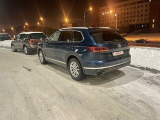 2020 Volkswagen Touareg III, синий, 6100000 рублей, вид 2