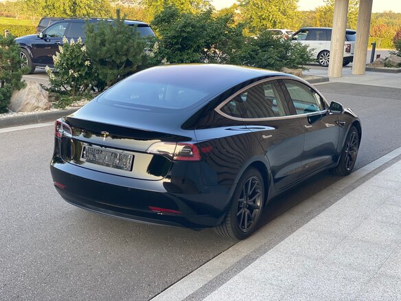 2018 Tesla Model 3 Mid Range I, чёрный - вид 4