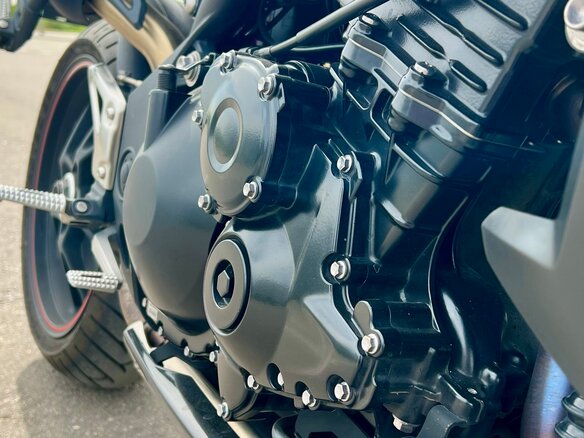 2015 Triumph Speed Triple, чёрный - вид 9