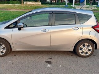 2018 Nissan Note e-Power II Рестайлинг, серебристый, 1250000 рублей, вид 4
