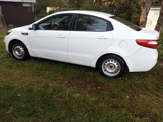 2014 Kia Rio III, белый, 790000 рублей, вид 4