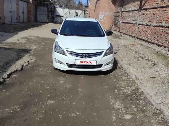 2015 Hyundai Solaris I Рестайлинг, белый, 990000 рублей - вид 1