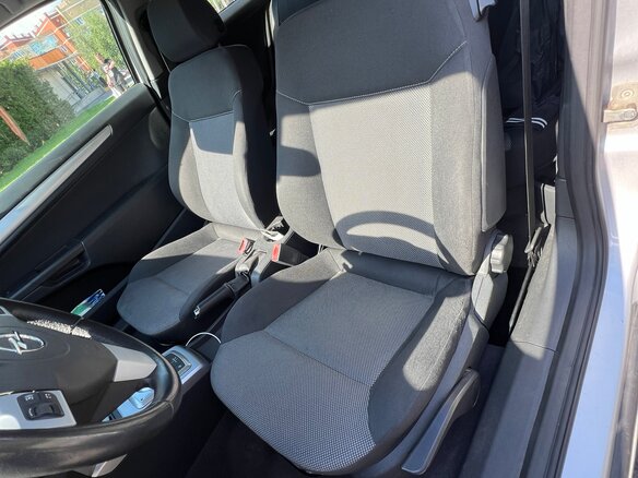 2010 Opel Astra GTC H Рестайлинг, серебристый, 472000 рублей - вид 4