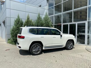 2026 Toyota Land Cruiser 300 Series, белый, 15400000 рублей, вид 4