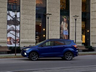 2018 Ford Kuga II Рестайлинг, синий, 1950000 рублей, вид 2