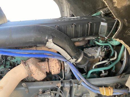 2004 Volvo FH, белый, 2500000 рублей, вид 2
