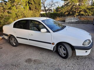 1999 Toyota Avensis I, белый, 399000 рублей, вид 2