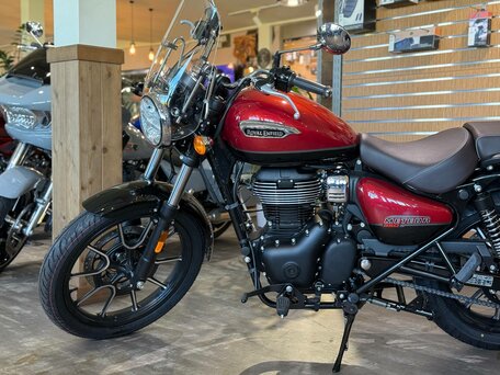 2025 Royal Enfield Meteor, красный, 519000 рублей, вид 4