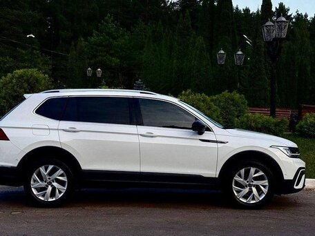 2022 Volkswagen Tiguan II Рестайлинг, белый, 2700000 рублей, вид 3