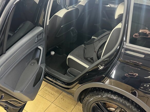 2019 Volkswagen Tiguan II, чёрный, 2950000 рублей - вид 19