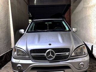 2001 Mercedes-Benz M-Класс AMG 55 AMG I (W163), серебристый, 850000 рублей, вид 2