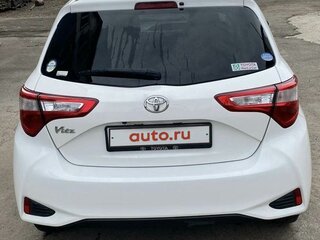 2020 Toyota Vitz III (XP130) Рестайлинг 2, белый, 1220000 рублей, вид 3