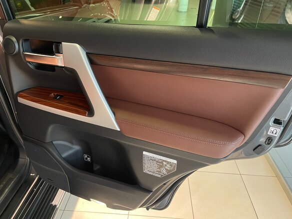 2016 Toyota Land Cruiser 200 Series Рестайлинг 2, серый, 5700000 рублей - вид 20