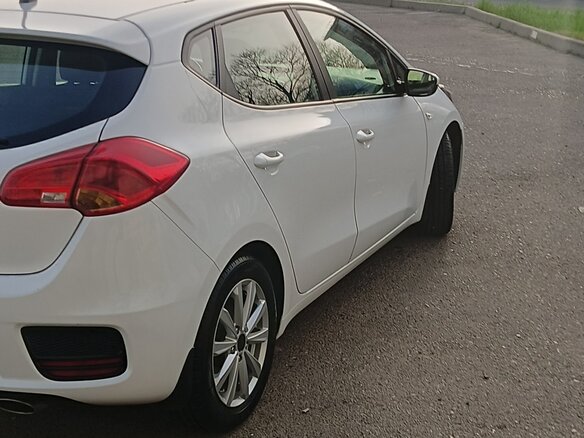 2016 Kia Ceed II Рестайлинг, белый, 1350000 рублей - вид 5