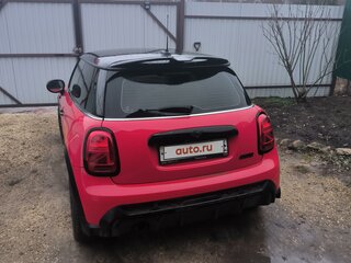 2021 Mini Hatch Cooper III (F55/F56) Рестайлинг 2, красный, 3000000 рублей, вид 2