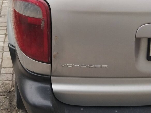 2002 Chrysler Voyager IV, серебристый, 480000 рублей - вид 10