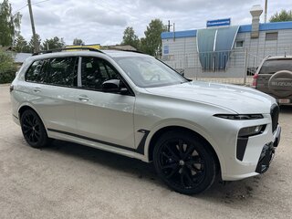 2023 BMW X7 M60i I (G07) Рестайлинг, белый, 18900000 рублей, вид 4