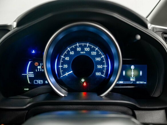 2018 Honda Fit III Рестайлинг, серебристый, 1075000 рублей - вид 8