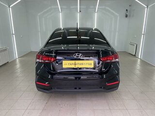 2017 Hyundai Solaris II, чёрный, 1400000 рублей, вид 3