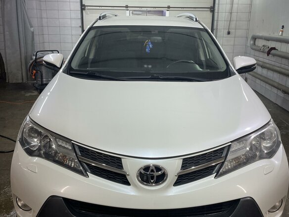 2015 Toyota RAV4 IV (XA40), белый, 1950000 рублей - вид 1
