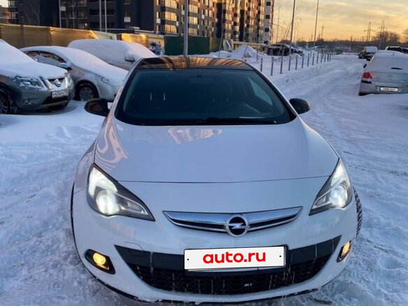 2013 Opel Astra GTC J Рестайлинг, белый, 1000000 рублей