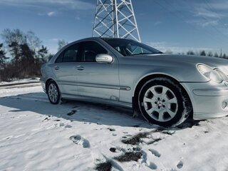 2004 Mercedes-Benz C-Класс 220 II (W203) Рестайлинг, серебристый, 600000 рублей, вид 5