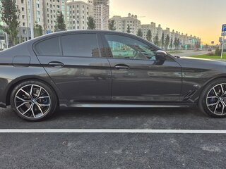 2021 BMW 5 серии 530i xDrive VII (G30/G31/G38) Рестайлинг, серый, 6150000 рублей, вид 2