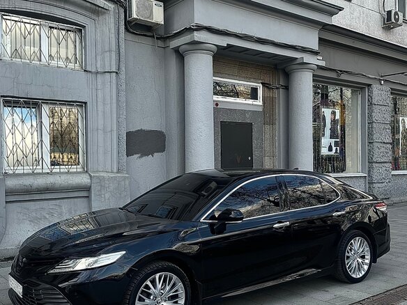 2020 Toyota Camry VIII (XV70), чёрный, 2800000 рублей - вид 5