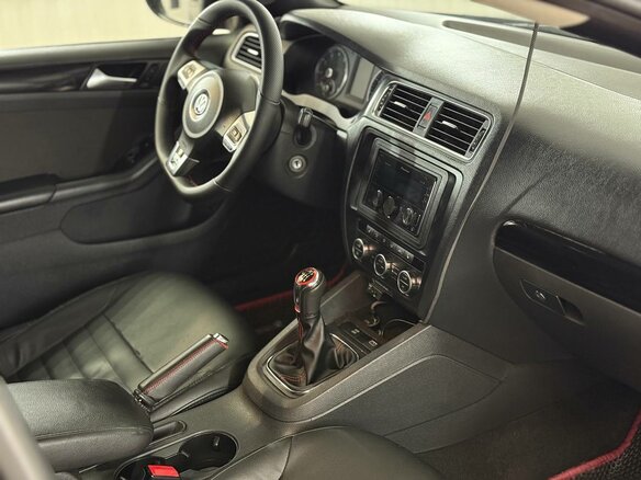 2013 Volkswagen Jetta VI, чёрный, 700000 рублей - вид 4