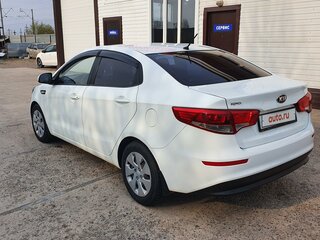 2015 Kia Rio III Рестайлинг, белый, 750000 рублей, вид 3