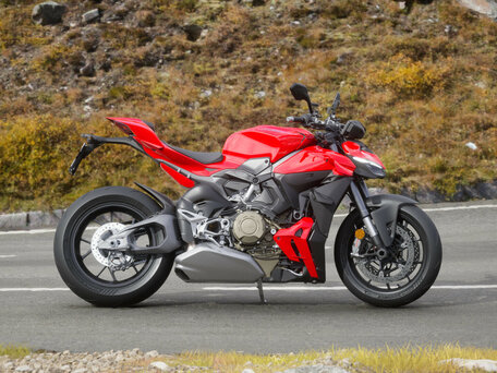 2026 Ducati Streetfighter V4, красный, 3290000 рублей, вид 2