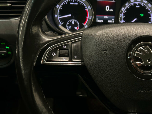 2018 Skoda Octavia III (A7) Рестайлинг, бежевый, 1709000 рублей - вид 17