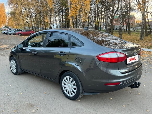 2017 Ford Fiesta Mk6 Рестайлинг, серый, 595000 рублей - вид 5