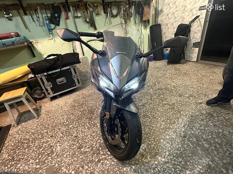 2020 Kawasaki Ninja 650, серебристый, 710250 рублей, вид 2