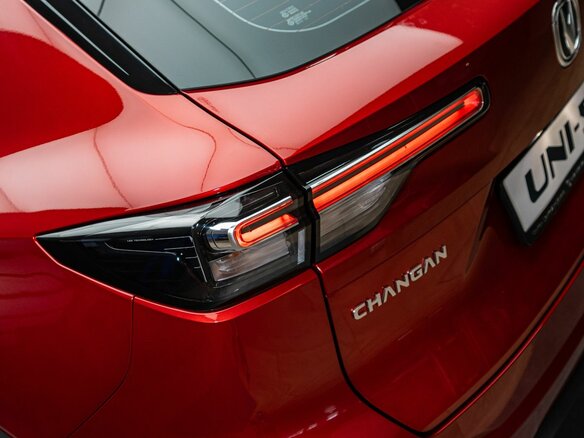 2025 Changan UNI-S I, красный, 3209900 рублей - вид 12
