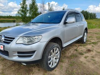 2007 Volkswagen Touareg I Рестайлинг, серебристый, 1600000 рублей, вид 1