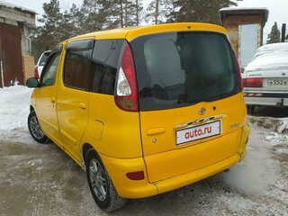 2003 Toyota FunCargo, белый, 580000 рублей, вид 2
