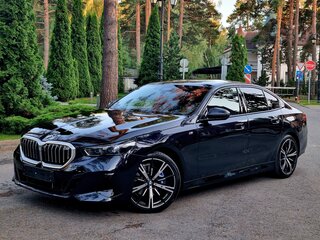 2025 BMW 5 серии 530i xDrive VIII (G60/G61/G68), чёрный, 8000000 рублей, вид 5