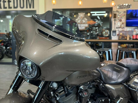 2021 Harley-Davidson CVO Street Glide, коричневый, 3350000 рублей, вид 3