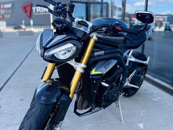 2021 Triumph Speed Triple, серый, 1200000 рублей - вид 7