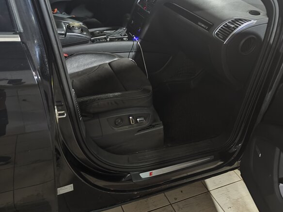 2010 Audi Q7 I (4L) Рестайлинг, чёрный, 1650000 рублей - вид 7