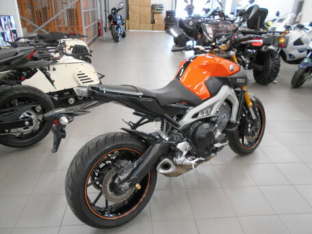 2014 Yamaha MT-09 (FZ-09), оранжевый, 610000 рублей, вид 3