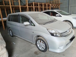 2011 Toyota ISis I Рестайлинг, серебристый, 1375000 рублей, вид 4