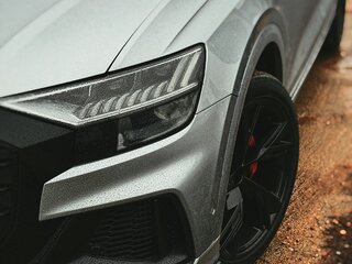 2021 Audi Q8 55 TFSI I (4M), серебристый, 6491715 рублей, вид 1